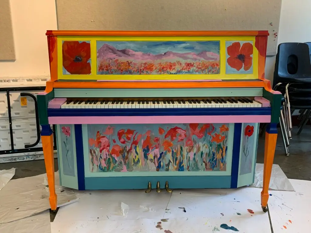 Elisabeth Vismans - painted piano